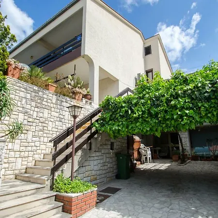 Desa 1 Apartment