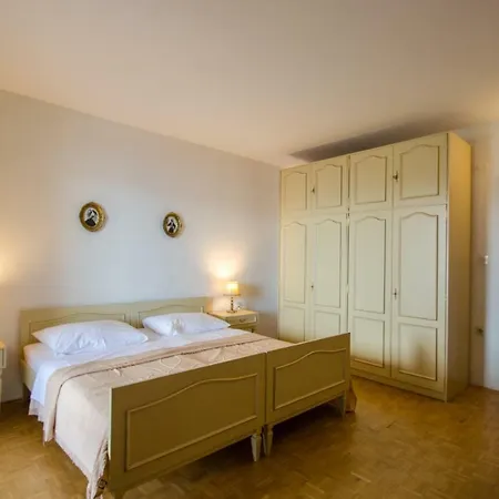 Apartment Desa 1 *